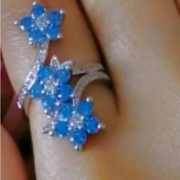 Blue Zircon Three Flower Silver Adjustable Ring - Picture 4 of 5